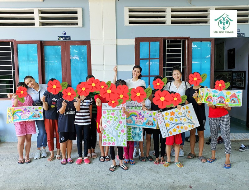 hoa hau khanh van "giai cuu" truong hop bi khai thac tinh duc o tphcm hinh 1