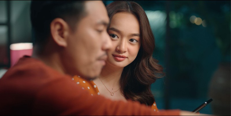 thai hoa, kieu minh tuan bi lat tay ban chat trong "tiec trang mau" hinh 3