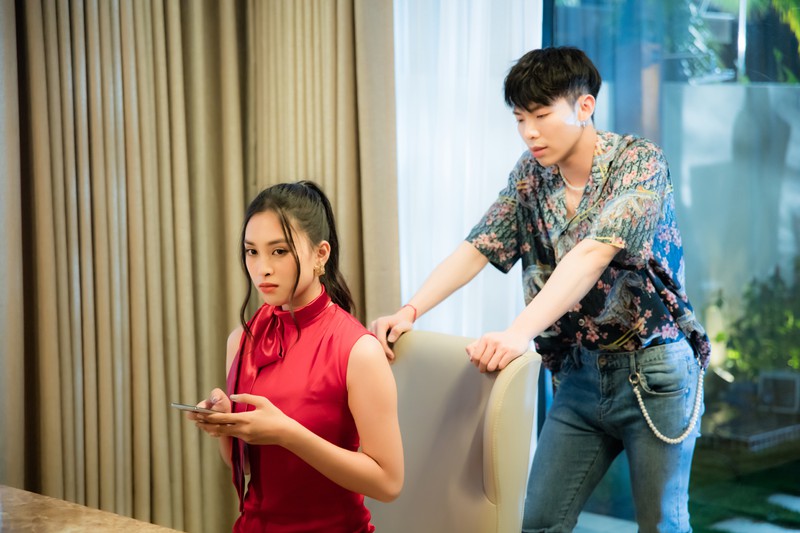 nho tieu vy dong ban gai, mv erik moi ra da lap duoc thanh tich khung hinh 1