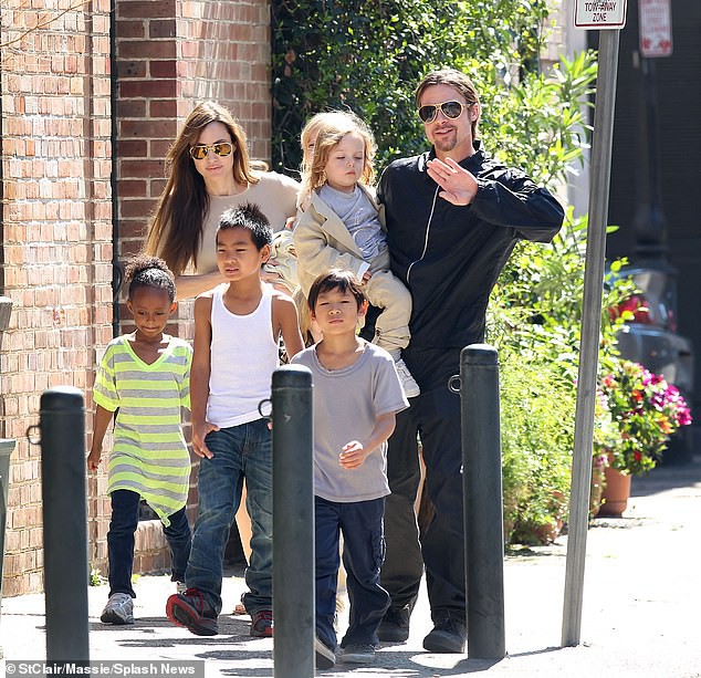 brad pitt muon angelina jolie co mat trong tiec sinh nhat cua con gai  hinh 2
