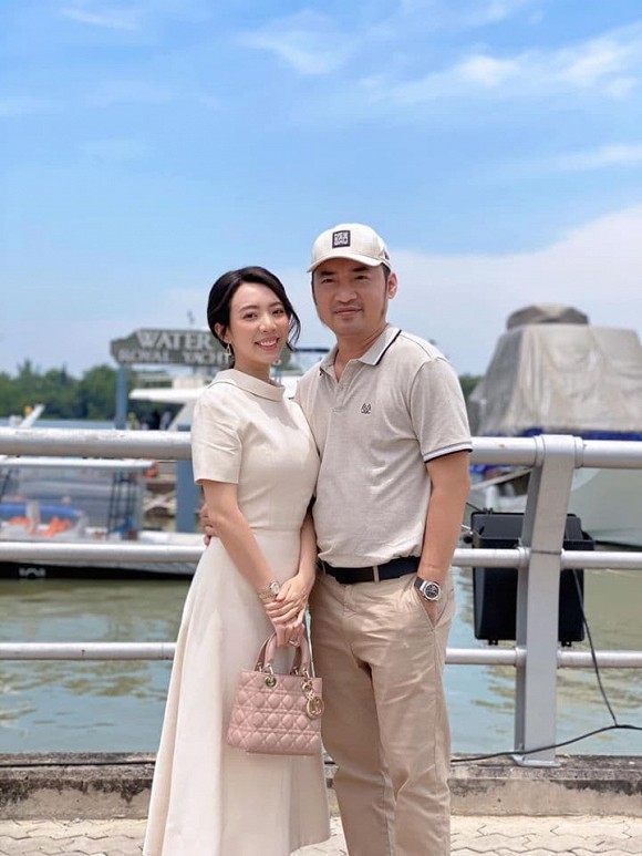 chuyen showbiz: ho ngoc ha mac ao tam, duoc kim ly cong tren bai bien hinh 5