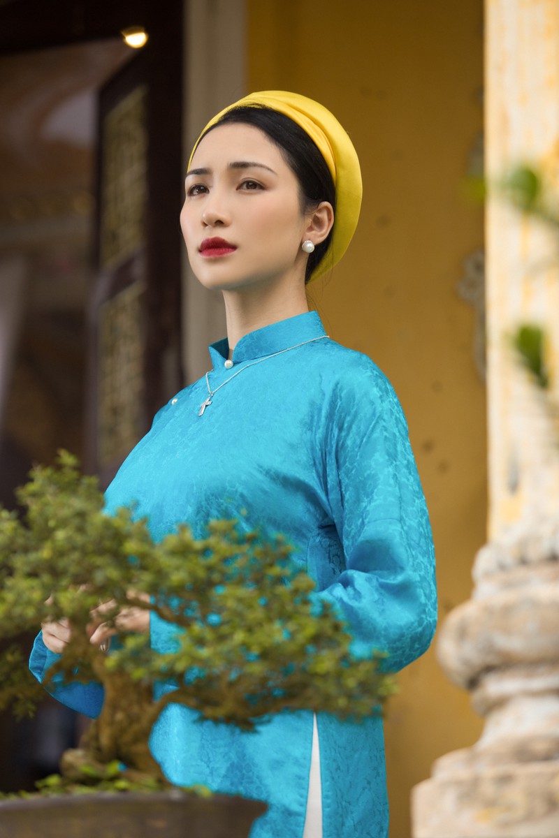 hoa minzy ke chuyen tinh dam nuoc mat cua nam phuong hoang hau trong mv moi hinh 1