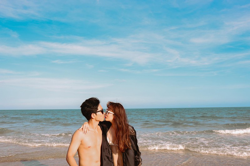 khanh thi khoe than hinh "gai hai con" nong bong trong ky nghi o bien hinh 3