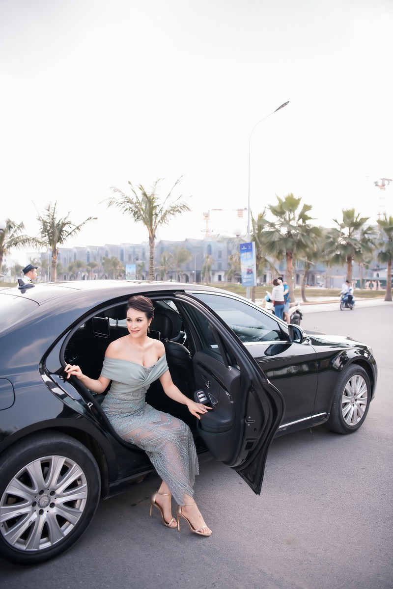 mc phuong mai khoe voc dang manh mai, cat toc tem nhu thoi con gai hinh 9
