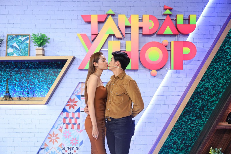 chuyen showbiz: ho ngoc ha phan ung khi thay anh con do dan mang ghep hinh 2