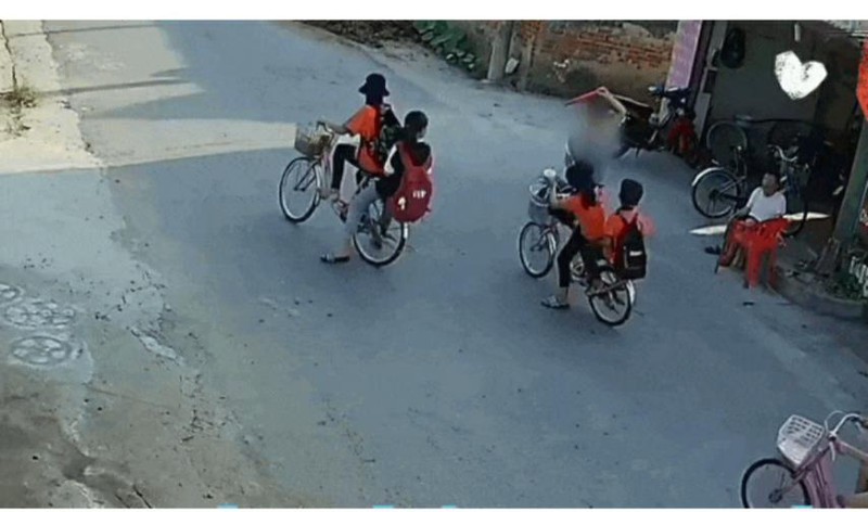 mot phu nu co dau hieu tam than de doa, tan cong hoc sinh hinh 1