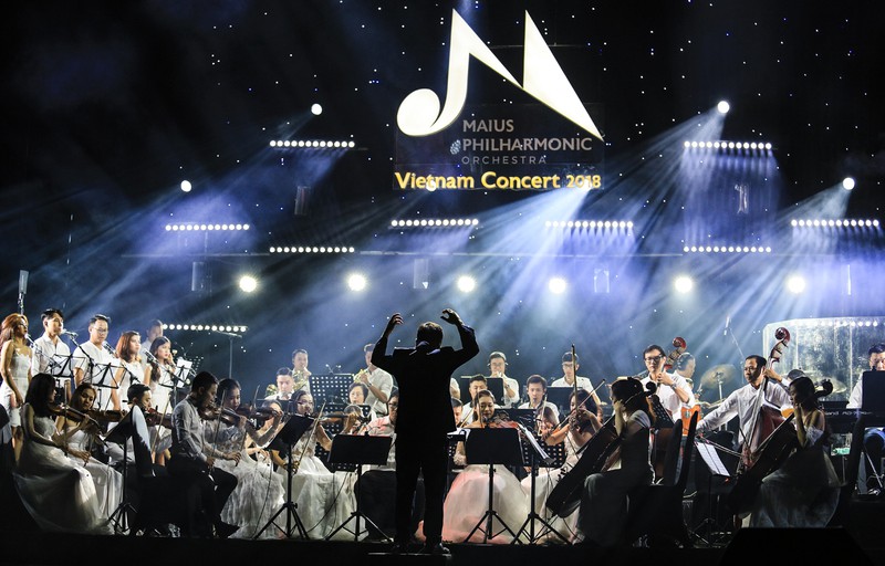 hon 50 nguoi hoa giong "chu dai bi" cung dan nhac maius philharmonic hinh 1
