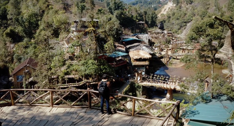 choang ngop voi ve dep tay bac trong mv cua sen hoang my lam hinh 2