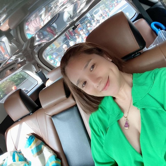 chuyen showbiz: khanh thi len tieng truoc tin don truc trac hon nhan hinh 4