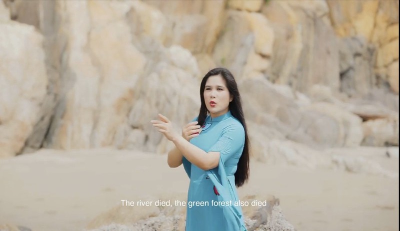sao mai thu huyen "lot xac" trong mv moi, day am anh ve moi truong hinh 2