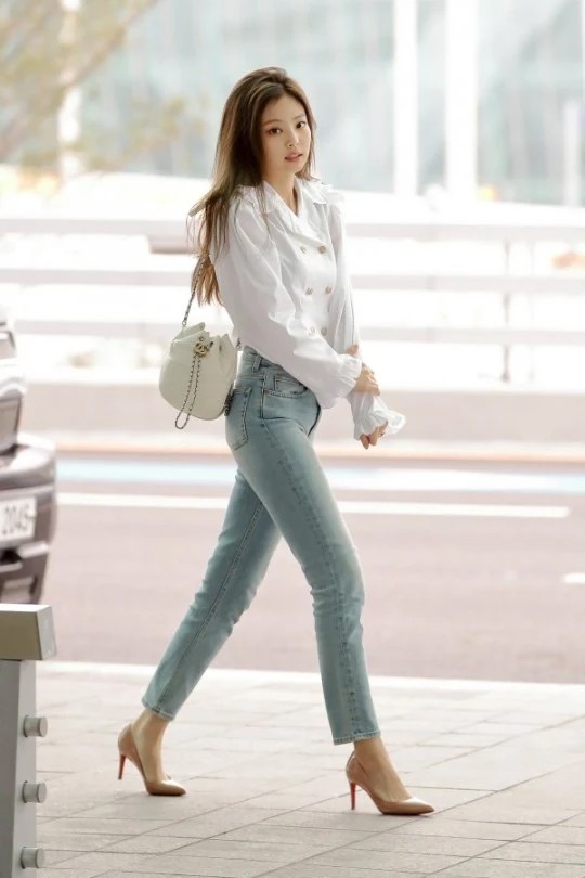 jennie (black pink) dep mong manh trong trang phuc trang thanh khiet hinh 9