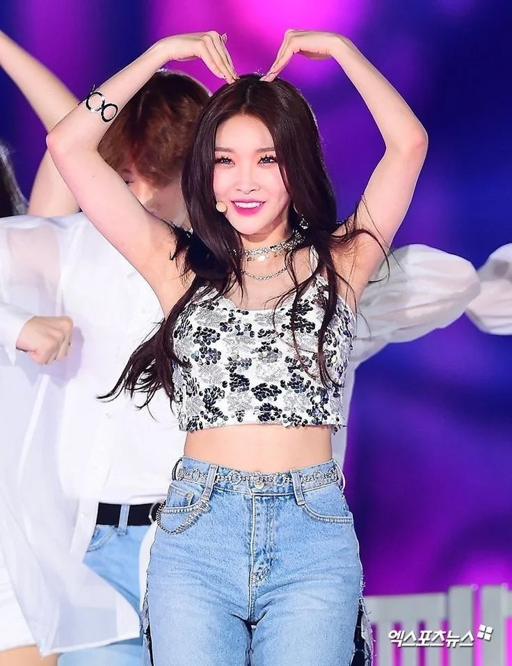 dien croptop giau chieu cao, khoe eo con kien nhu chung ha hinh 3