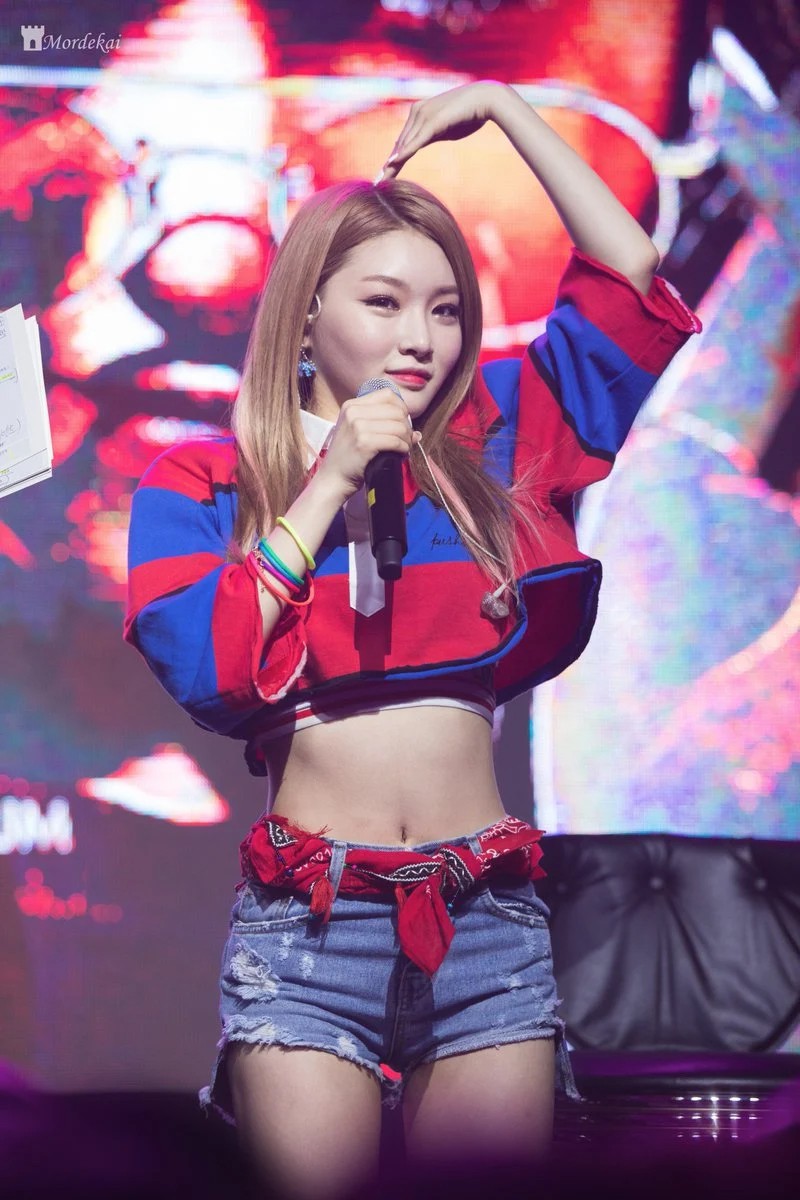 dien croptop giau chieu cao, khoe eo con kien nhu chung ha hinh 7