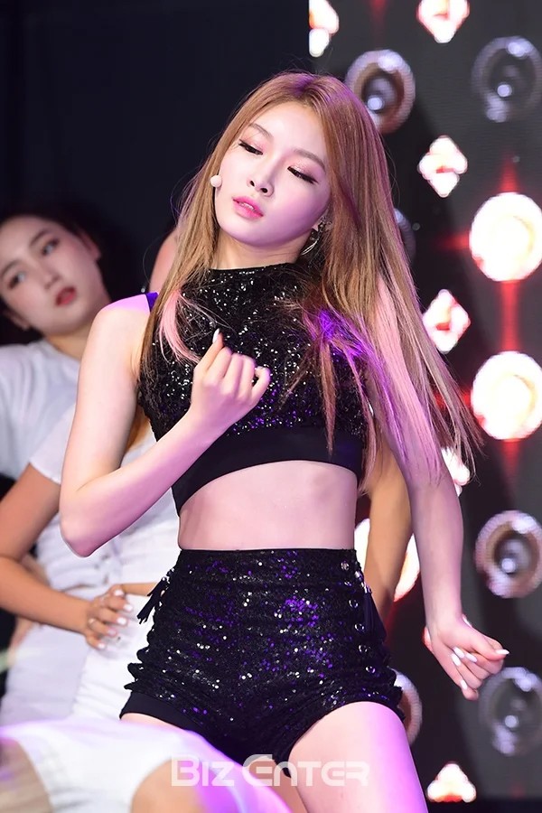 dien croptop giau chieu cao, khoe eo con kien nhu chung ha hinh 8