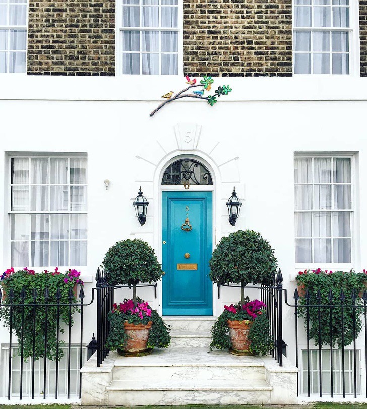 trang tri cua nha bang hoa dep mo mang theo phong cach london  hinh 9