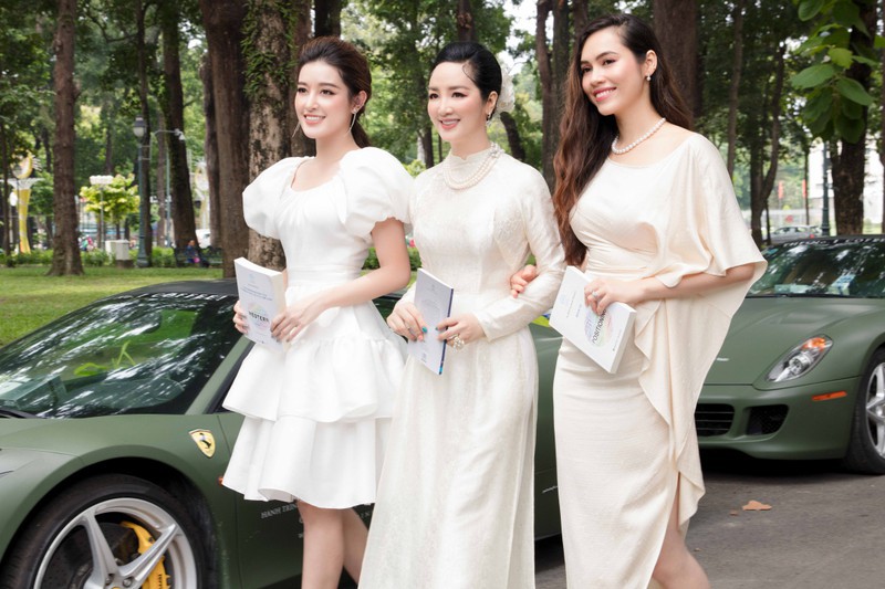 chuyen showbiz: phung ngoc huy noi gi khi bo me mai phuong doi nuoi chau? hinh 3