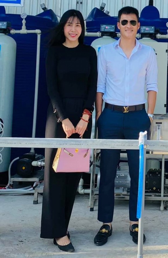 chuyen showbiz: phung ngoc huy noi gi khi bo me mai phuong doi nuoi chau? hinh 6