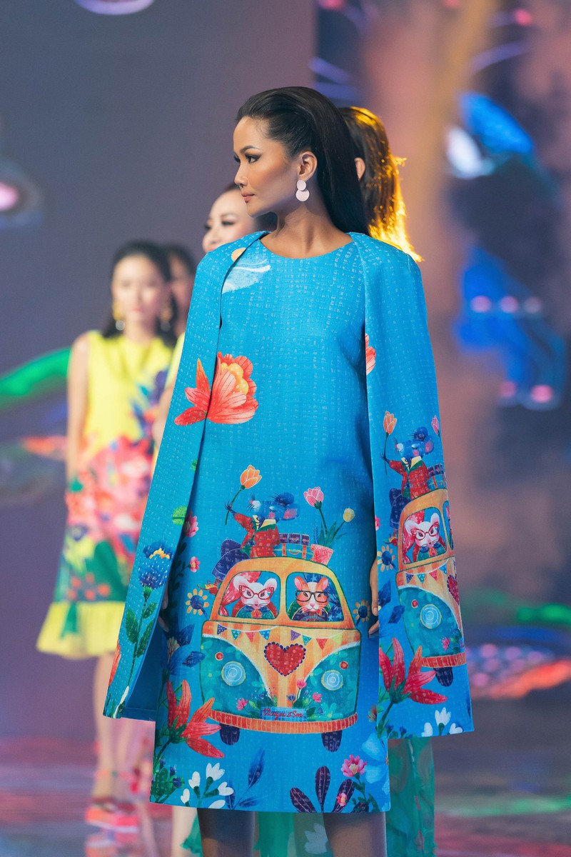 hoa hau h'hen nie "bung chay" trong lan hiem hoi tro lai san catwalk hinh 6