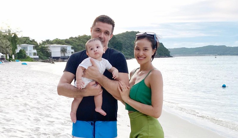 chong tay tang do hang hieu, dua mc phuong mai va con di du lich hinh 1