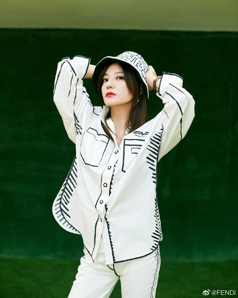 trieu vy khoe than thai dinh cao, nhan sac rang ro tuoi 44 hinh 1