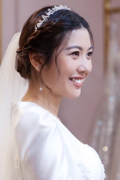 chuyen showbiz: khanh thi mac do doi, ngot ngao hon chong tre o da lat hinh 2