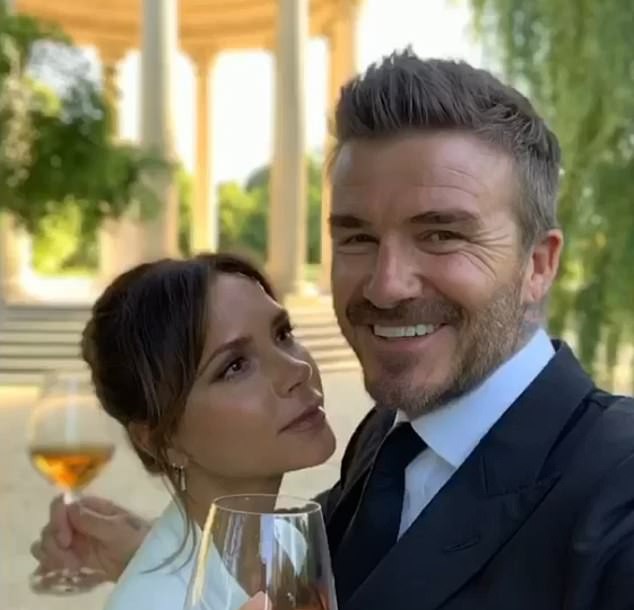 david beckham tho lo tinh cam voi vo nhan ky niem 21 nam ngay cuoi  hinh 1