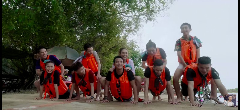 vo hoang yen tuyen bo "se block het fan" khi lien tuc bi day nga xuong song hinh 2