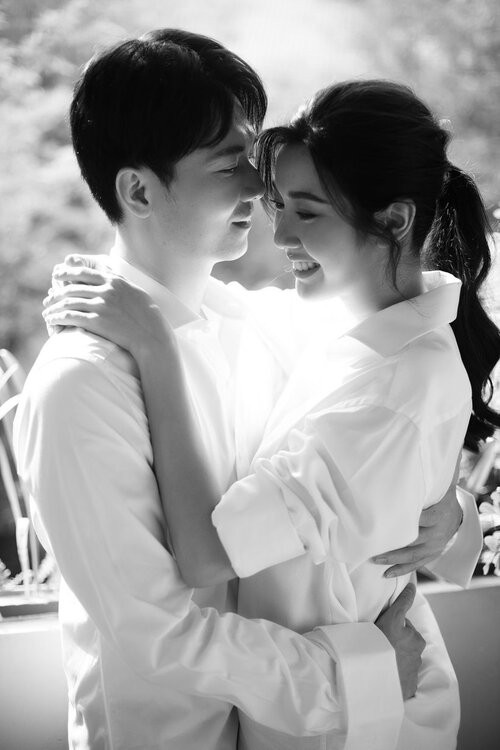 a hau thuy van dep kieu sa voi vay cuoi trang tinh khoi truoc hon le hinh 3