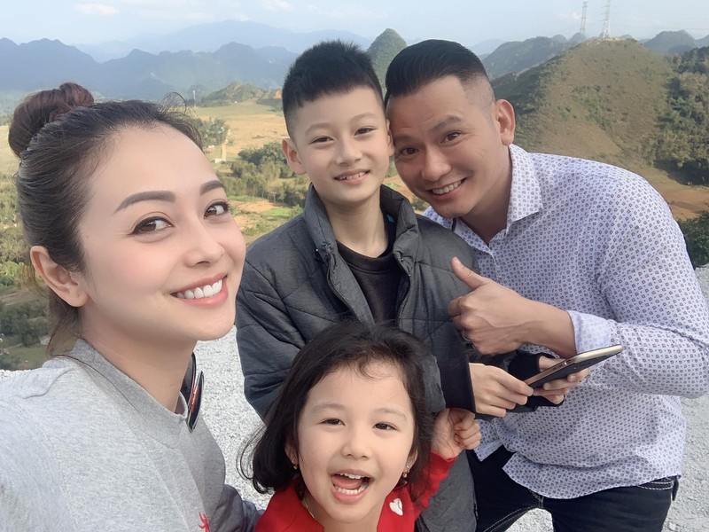 jennifer pham: xem thai do cua chong moi nghi chuyen sinh con thu 5 hinh 3