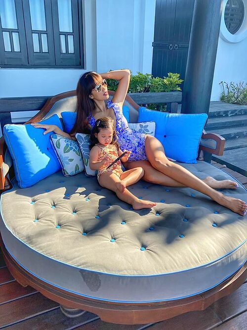 chuyen showbiz: chi pu dien bikini tao bao, khoe vong eo khong mo thua hinh 5