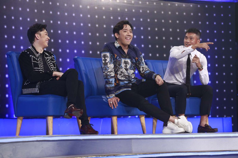 tran thanh khoe nhan kim cuong hari won tang trong "giong ai giong ai" hinh 1