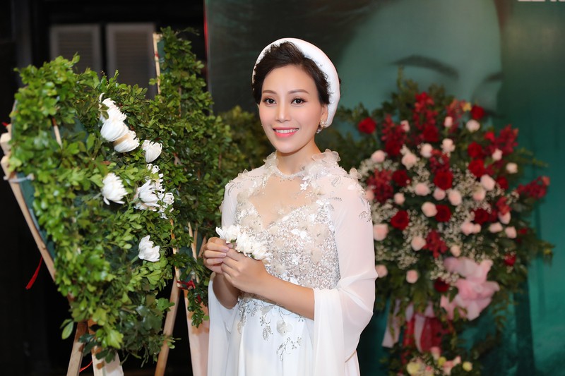 sao mai huyen trang ra bo 3 mv xuc dong ve tinh cam thoi chien hinh 1