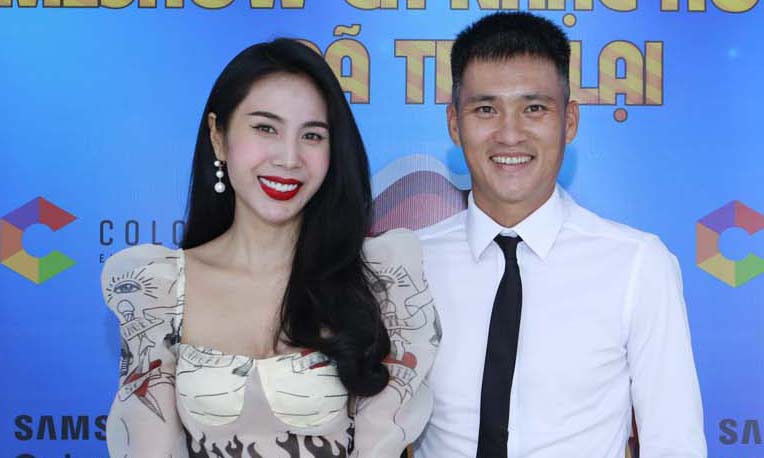 thuy tien - cong vinh "luc duc noi bo" khi tham gia "giong ai giong ai" hinh 1