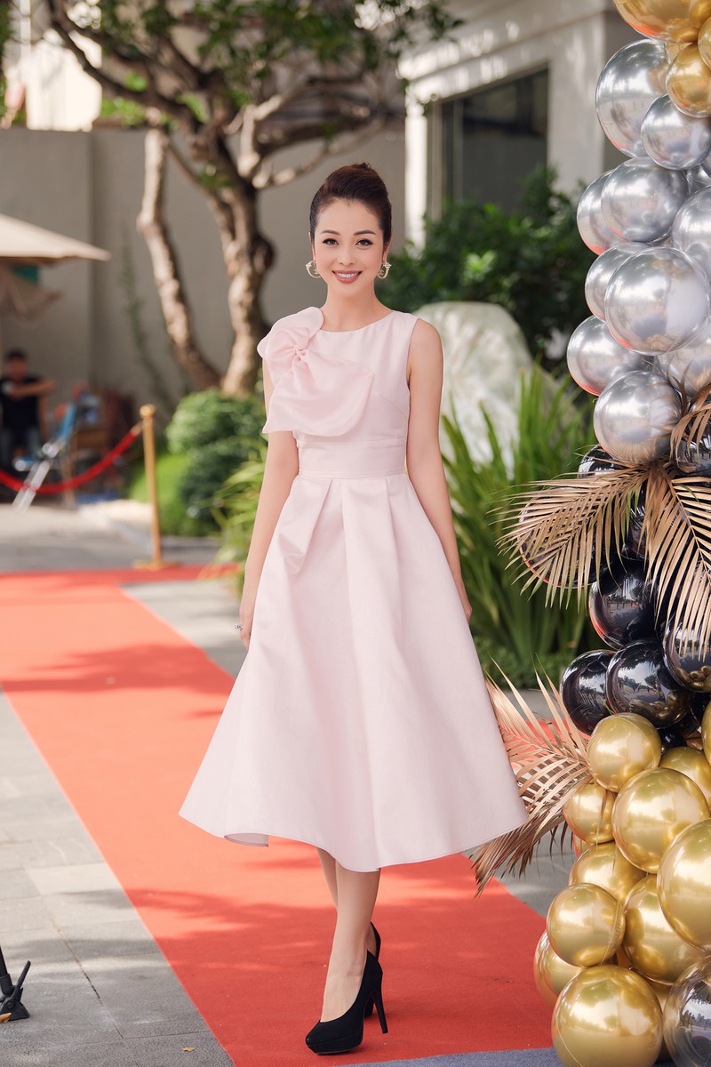 jennifer pham tre trung, xinh dep trong dam hong cong chua hinh 1