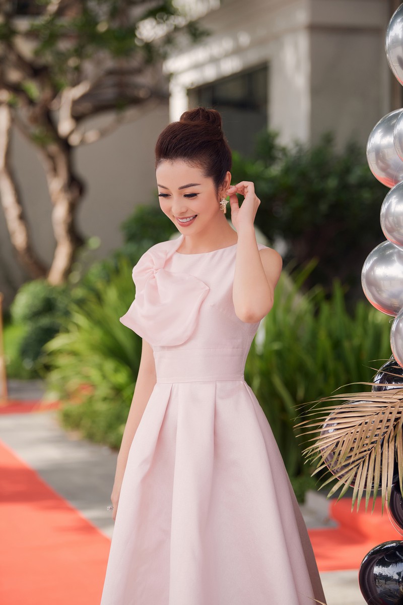jennifer pham tre trung, xinh dep trong dam hong cong chua hinh 2