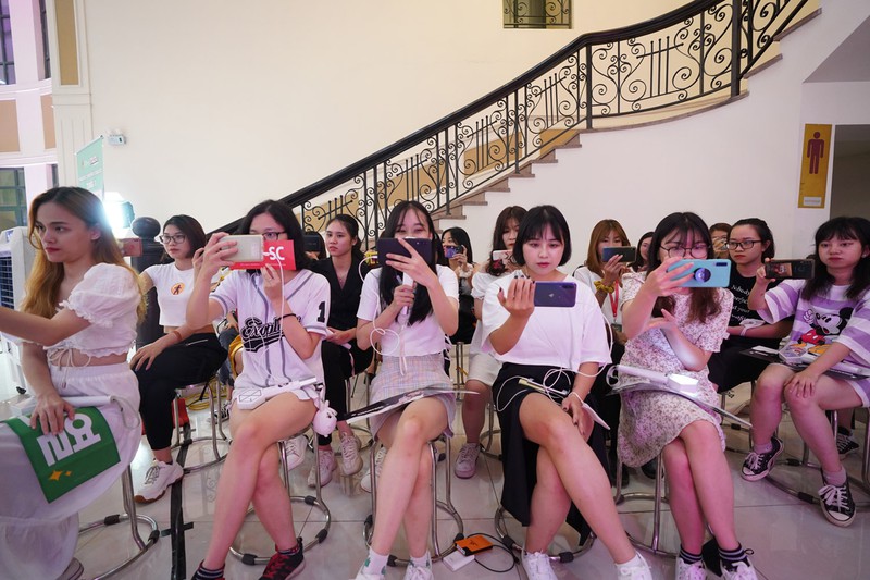 fan k-pop viet deo khau trang, ho het co vu dream concert truc tuyen hinh 4