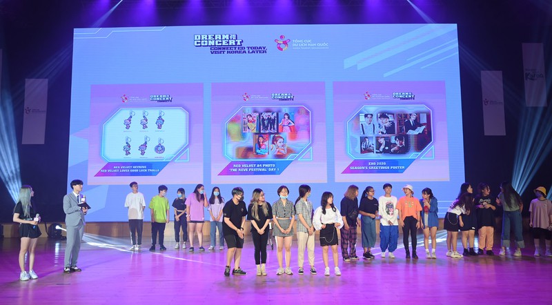 fan k-pop viet deo khau trang, ho het co vu dream concert truc tuyen hinh 2