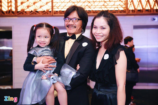 Cuoc song cua Cong Ninh va vo kem 23 tuoi anh 1