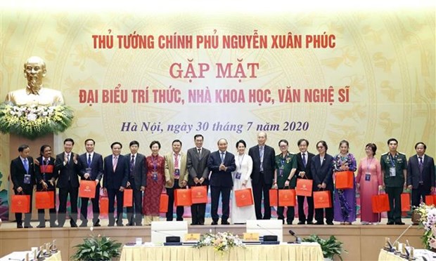 loi xin loi cua ban to chuc hoi nghi gap mat tri thuc, van nghe sy hinh 1
