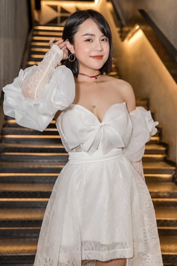 chuyen showbiz: dam thu trang tai xuat rang ro sau khi sinh con gai hinh 3