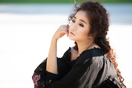 chuyen showbiz: dam thu trang tai xuat rang ro sau khi sinh con gai hinh 7