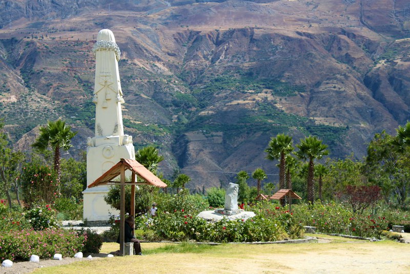 ve dep ky bi va buon tham cua yungay - thi tran bi chon vui o peru hinh 10