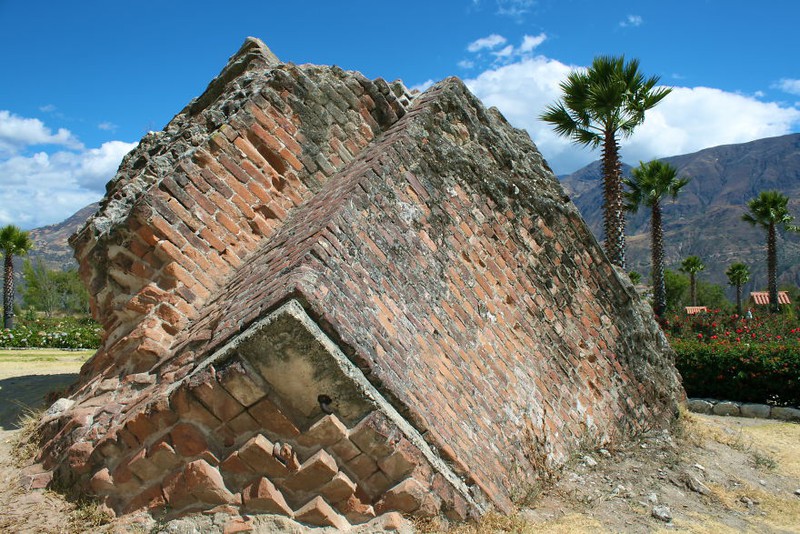 ve dep ky bi va buon tham cua yungay - thi tran bi chon vui o peru hinh 6