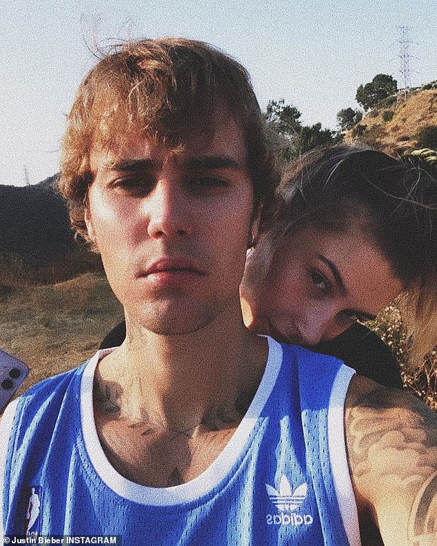 justin bieber au yem om vo xinh dep tu phia sau khi di choi bien hinh 5