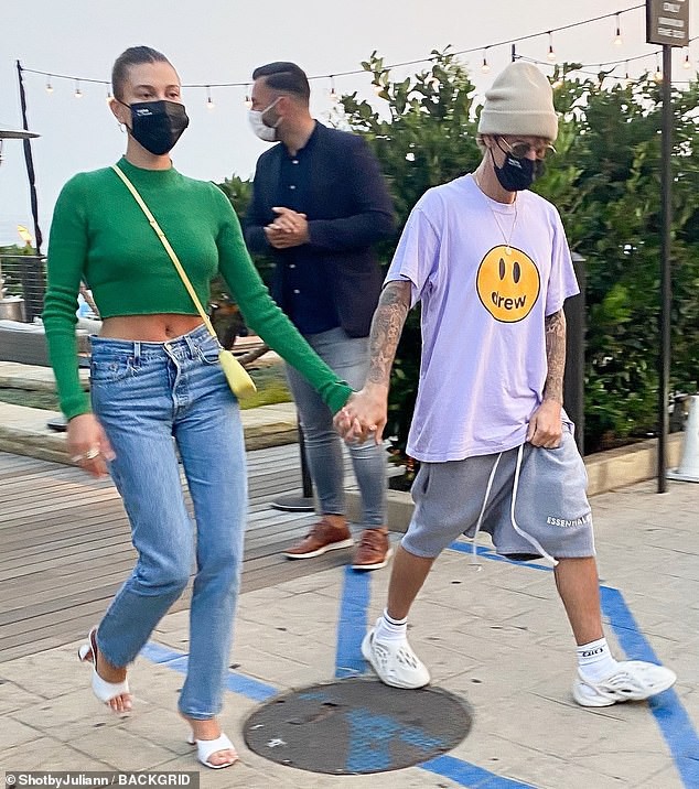 justin bieber au yem om vo xinh dep tu phia sau khi di choi bien hinh 6