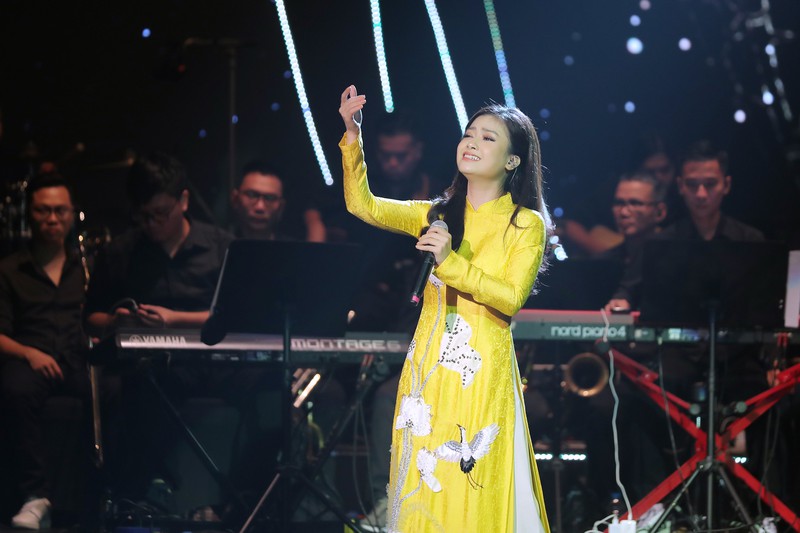 hoa nhac "giai dieu to quoc" hao hung, lang dong du khong co khan gia hinh 3