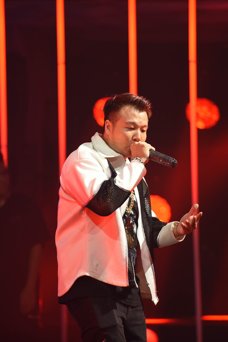 phao hoa chim son ca khien 4 mentor "nhay khoi ghe" trong king of rap hinh 4