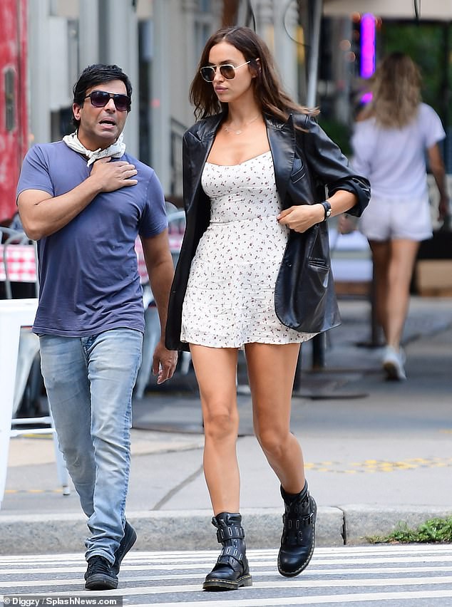 "chan dai" irina shayk de mat moc dua con gai cung di dao pho hinh 7