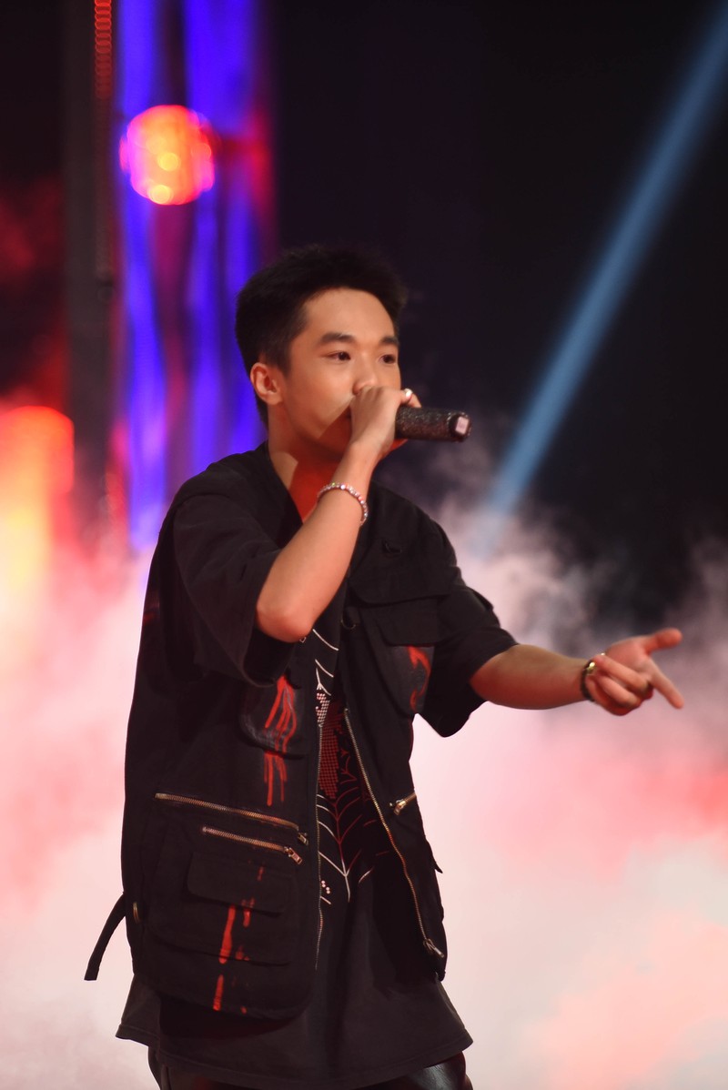 phao hoa chim son ca khien 4 mentor "nhay khoi ghe" trong king of rap hinh 3