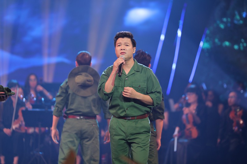 hoa nhac "giai dieu to quoc" hao hung, lang dong du khong co khan gia hinh 4